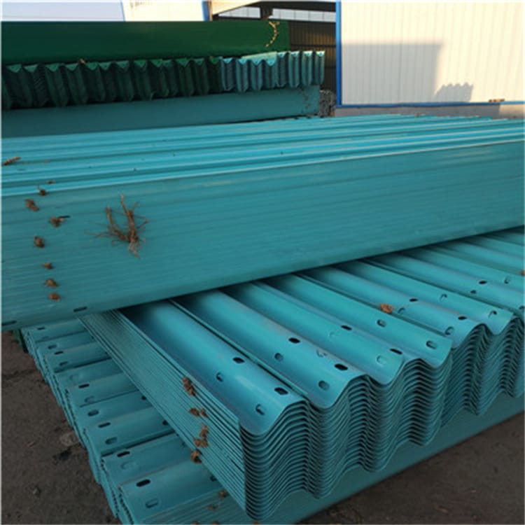 最常見(jiàn)的幾種波形護(hù)欄板的規(guī)格
                  