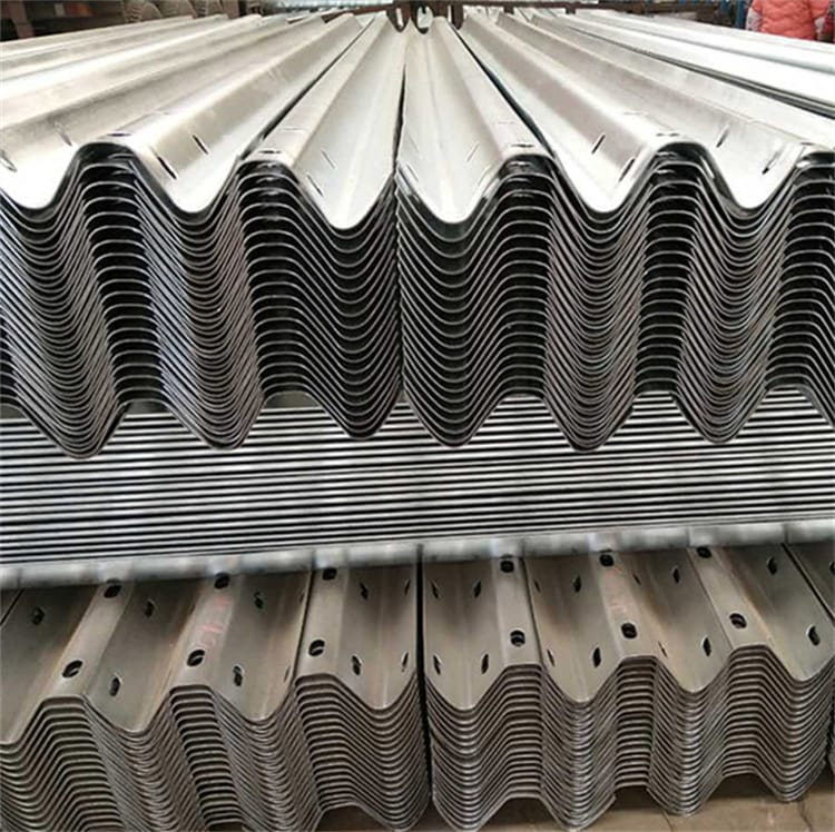 切割波形護(hù)欄時(shí)有那些注意事項(xiàng)
                  