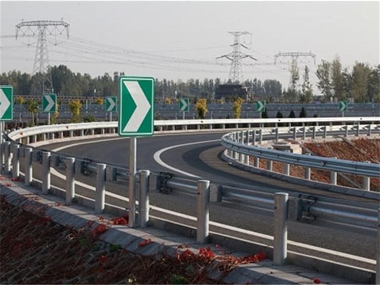 濰青六標二分部跨沈海高速涉路段第二次調(diào)流順利完成