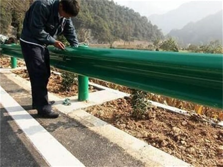 護(hù)欄板安裝人工費(fèi)